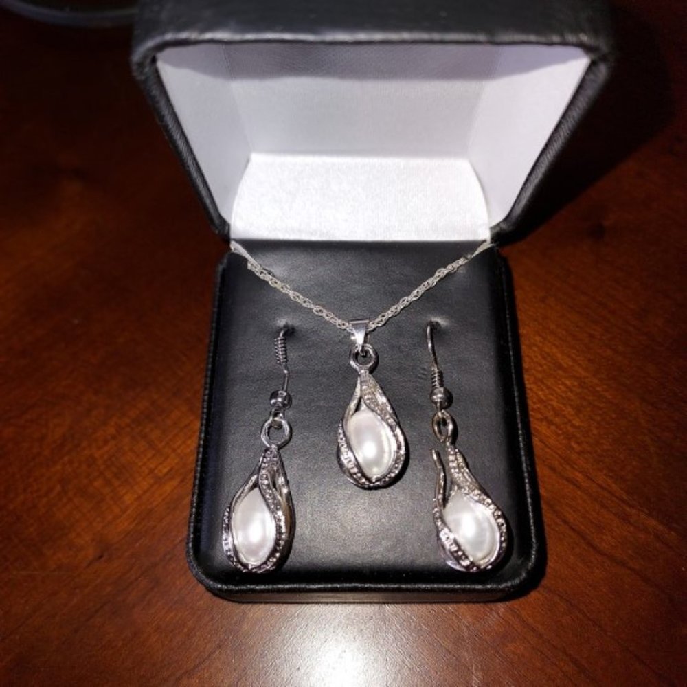 Freshwater Sterling Silver Twisted Cage Pearl Necklace and Earring Set